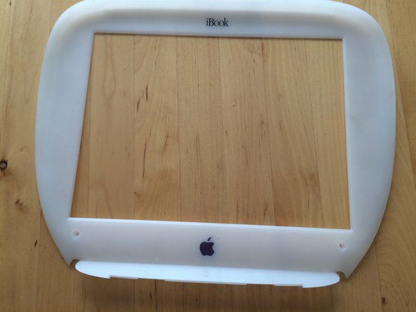 iBook G3 Clamshell LCD Bezel Replacement: passo 4, immagine 2 di 2