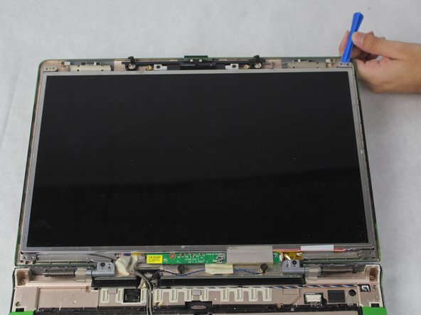 Alienware Aurora M9700 Screen Replacement: crwdns2935265:07crwdnd2935265:02crwdnd2935265:02crwdne2935265:0