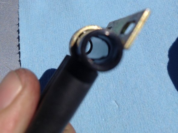 Repairing Mercedes W123 Door Lock Master Vacuum Switch: crwdns2935265:04crwdnd2935265:02crwdnd2935265:02crwdne2935265:0