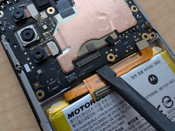 Motorola Moto G Play (2023) Teardown, Remove the motherboard: crwdns2935265:08crwdnd2935265:02crwdnd2935265:03crwdne2935265:0