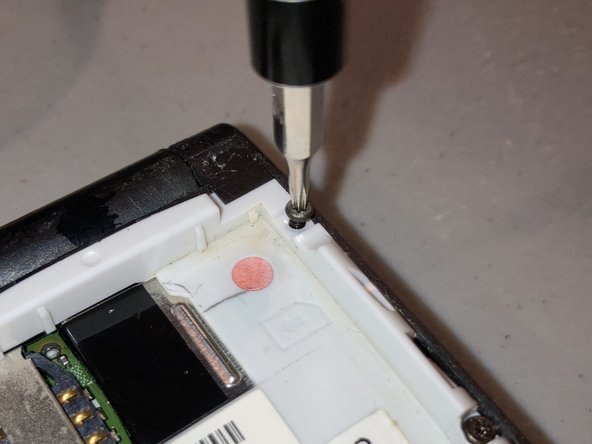 Motorola MOTOACTIV W450 Teardown, The First Screws: crwdns2935265:03crwdnd2935265:03crwdnd2935265:03crwdne2935265:0