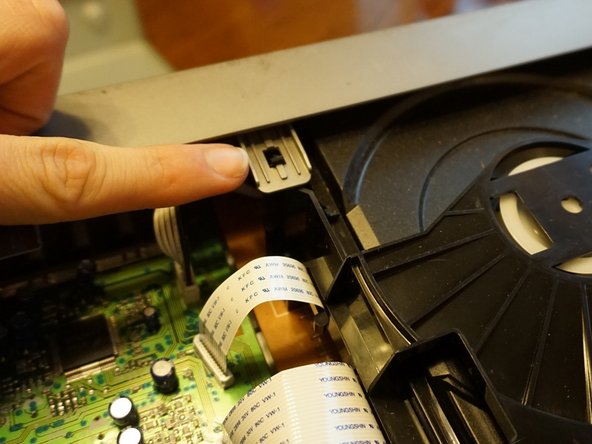 Samsung DVD-P231 DVD Player Progressive Scan Digital Video Teardown: step 6, image 1 of 3
