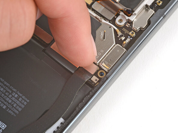 Google Pixel 10 Pro XL USB‑C Board Replacement, Connect the interconnect cable: 31 단계, 이미지 3개 중 3개