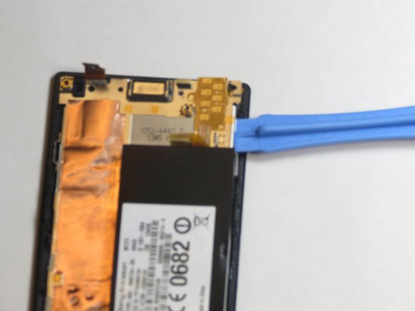 Sony Xperia Sola LCD Screen Replacement, Remove the LCD screen.: crwdns2935265:011crwdnd2935265:02crwdnd2935265:03crwdne2935265:0