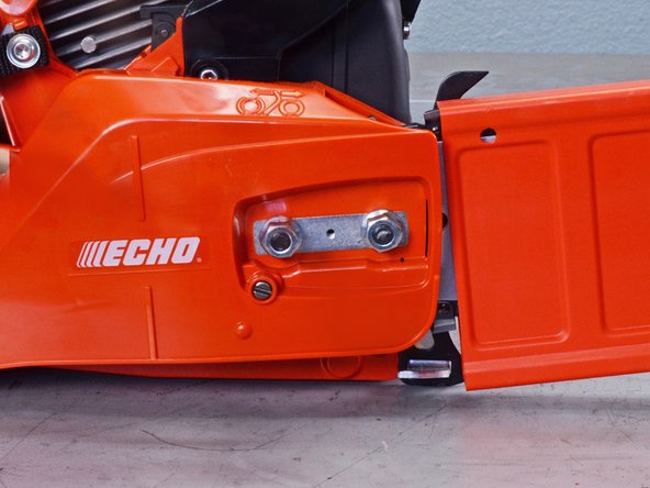 Echo Chain Saw CS590 2019 Ignition Assembly Replacement, Remove the sprocket guard: crwdns2935265:08crwdnd2935265:02crwdnd2935265:02crwdne2935265:0