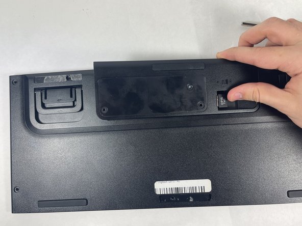 Logitech G915 TKL G1-G8 Key Replacement, Take out the battery: crwdns2935265:03crwdnd2935265:02crwdnd2935265:03crwdne2935265:0
