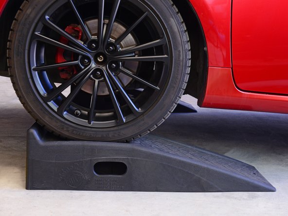 How to Safely Raise a Vehicle Using Ramps: crwdns2935265:06crwdnd2935265:02crwdnd2935265:02crwdne2935265:0