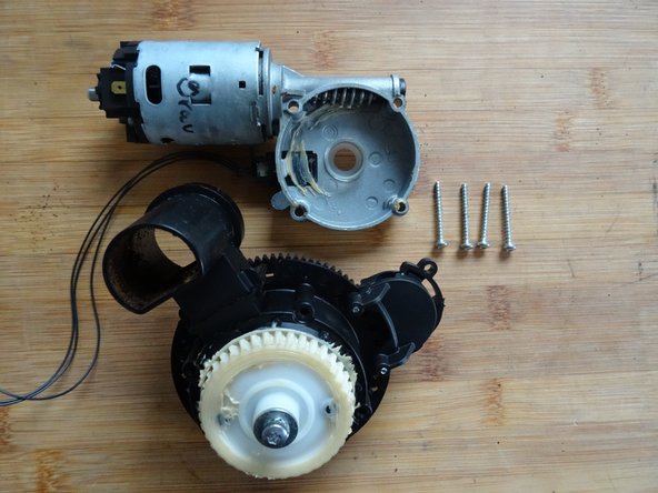 Philips Keramikmahlwerk Motor und Sensor tauschen, Motor losschrauben: crwdns2935265:02crwdnd2935265:02crwdnd2935265:02crwdne2935265:0