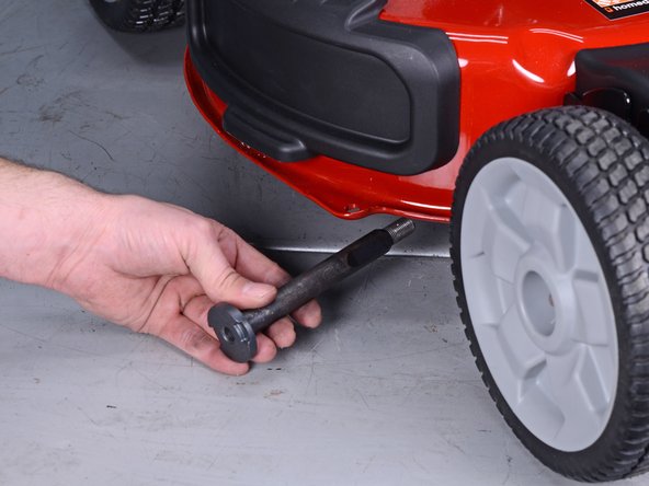 Toro Walk Behind Mowers 21199HD 2018 Left Spindle Replacement, Remove the left spindle shaft: crwdns2935265:017crwdnd2935265:03crwdnd2935265:03crwdne2935265:0