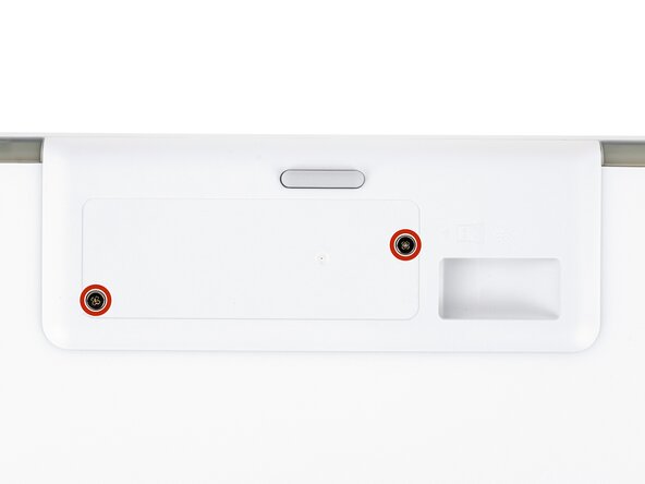 Logitech G715 Battery Replacement, Remove the battery cover screws: 5 단계, 이미지 2개 중 1개