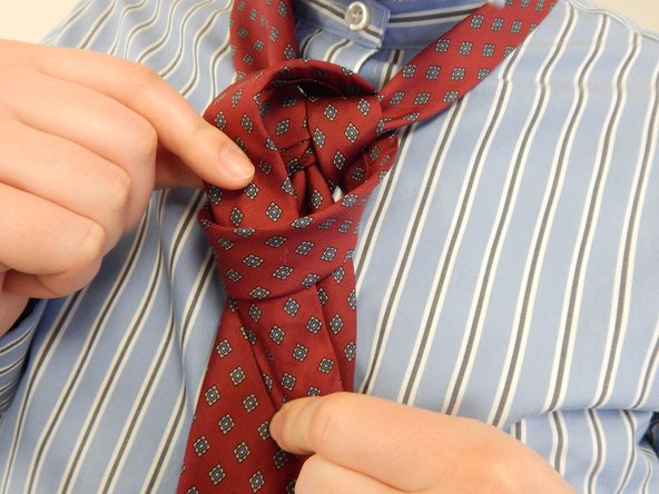 How to Tie a Tie: Trinity: crwdns2935265:013crwdnd2935265:03crwdnd2935265:03crwdne2935265:0