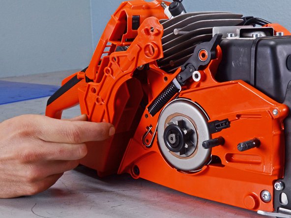 Echo Chain Saw CS590 2019 Oil System Replacement, Remove the brake cover: crwdns2935265:020crwdnd2935265:03crwdnd2935265:03crwdne2935265:0