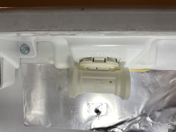 Frigidaire Refrigerator Light Socket Replacement, Attaching new socket: adım 5, 3 resimden 2.