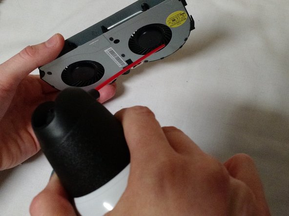 Lenovo IdeaPad Y40-70 Laptop Fan Replacement, Clean the fan: crwdns2935265:08crwdnd2935265:03crwdnd2935265:03crwdne2935265:0