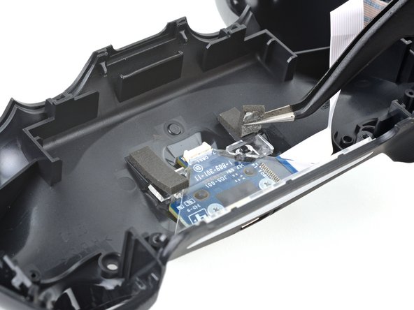 DualShock 4 Ribbon Cable Replacement, Peel the foam pads: crwdns2935265:015crwdnd2935265:03crwdnd2935265:03crwdne2935265:0