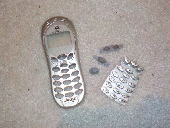 Motorola 120e Teardown, Front panel and buttons: crwdns2935265:06crwdnd2935265:02crwdnd2935265:02crwdne2935265:0