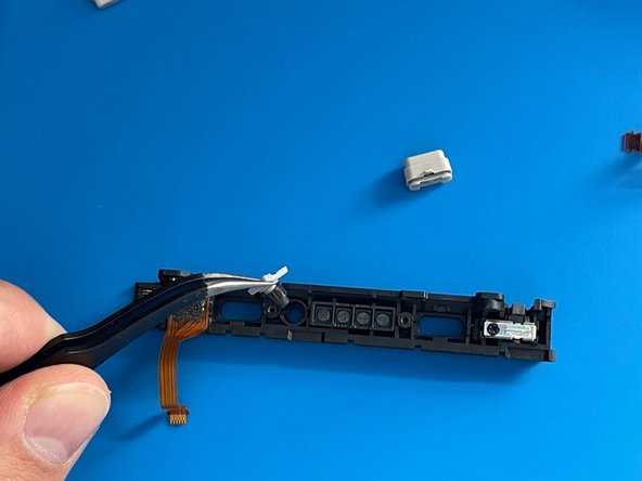 Left Nintendo Switch NES Controller Charging Rail Replacement, Take the SL, SR and Sync buttons out: crwdns2935265:06crwdnd2935265:03crwdnd2935265:03crwdne2935265:0