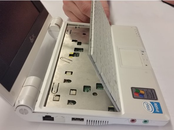 ASUS EEE PC701SD-WHI004X Touchpad and/or Mouse Button Replacement, Keyboard: crwdns2935265:03crwdnd2935265:03crwdnd2935265:03crwdne2935265:0