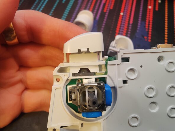 Disassembling 8BitDo Ultimate Bluetooth Controller, Remove shoulder buttons: crwdns2935265:010crwdnd2935265:02crwdnd2935265:02crwdne2935265:0