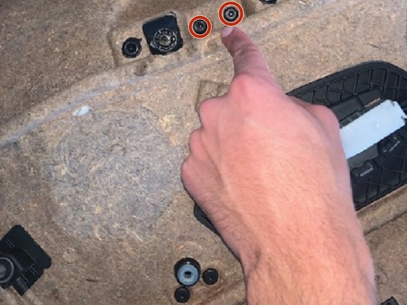 E90 BMW 328i Interior Door Handle Replacement: crwdns2935265:05crwdnd2935265:02crwdnd2935265:02crwdne2935265:0