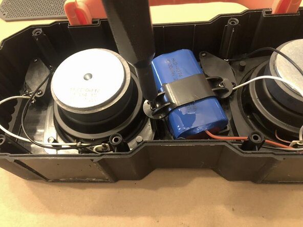 Bugani M83 wireless speaker Battery Replacement: adım 17, 3 resimden 1.