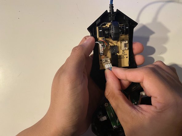 Xtreme Gaming XG-700 Internal Switch Replacement: 手順 3、 3の画像 3