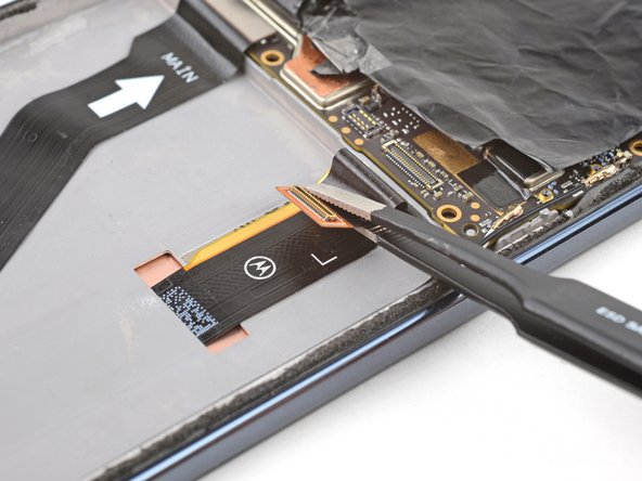 Motorola Edge (2022) Display Replacement, Separate the cable adhesive: crwdns2935265:041crwdnd2935265:02crwdnd2935265:03crwdne2935265:0