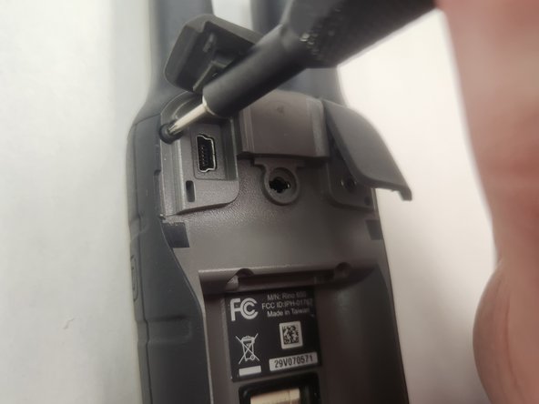 Garmin Rino 650 Screen Replacement, Remove the 6 Black Screws: crwdns2935265:03crwdnd2935265:03crwdnd2935265:03crwdne2935265:0