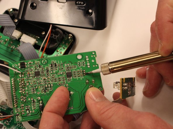 iHome iP21 Motherboard Replacement, Detach cables from circuit board: crwdns2935265:07crwdnd2935265:03crwdnd2935265:03crwdne2935265:0