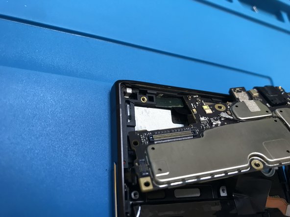 BlackBerry Key2 Disassembly, Removing the motherboard.: crwdns2935265:07crwdnd2935265:02crwdnd2935265:03crwdne2935265:0