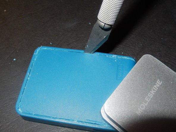 Moleskine Journey Travel Light Teardown, Trying to open the case from the back: crwdns2935265:04crwdnd2935265:03crwdnd2935265:03crwdne2935265:0