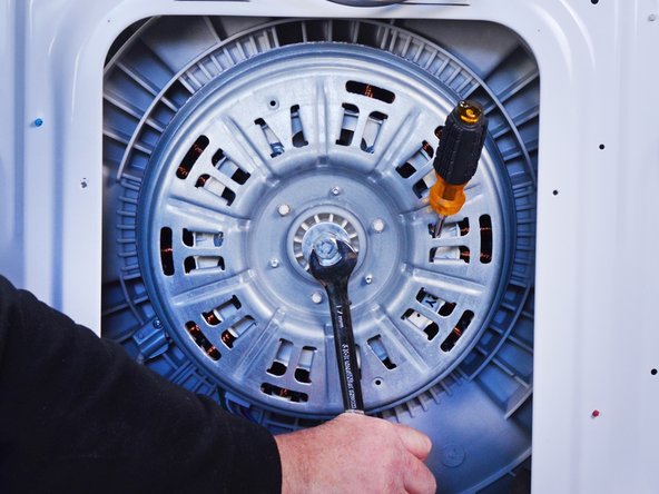 LG Front Load Washing Machine Rotor Replacement, Unfasten the rotor: crwdns2935265:05crwdnd2935265:02crwdnd2935265:02crwdne2935265:0