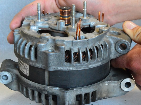 Honda CSC29 Stator Replacement: passo 8, immagine 2 di 3