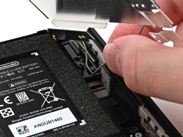 Nintendo Switch 2 Microphone Replacement, Route the gray antenna cable: crwdns2935265:042crwdnd2935265:01crwdnd2935265:03crwdne2935265:0