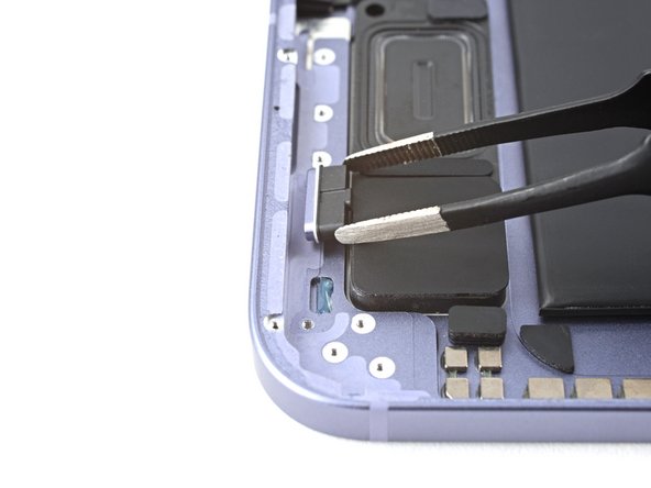 iPad Mini 6 Volume Buttons Replacement, Remove the volume buttons: crwdns2935265:026crwdnd2935265:03crwdnd2935265:03crwdne2935265:0