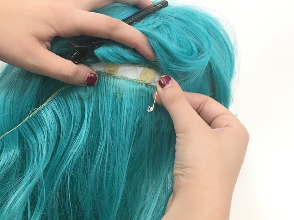 How to Fix a Broken Wig: crwdns2935265:05crwdnd2935265:02crwdnd2935265:03crwdne2935265:0