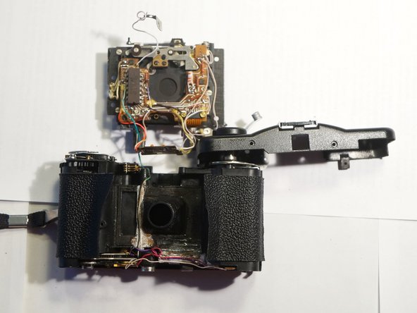 Lomo LC-A sticky shutter repair, Front Assembly removal: crwdns2935265:014crwdnd2935265:03crwdnd2935265:03crwdne2935265:0