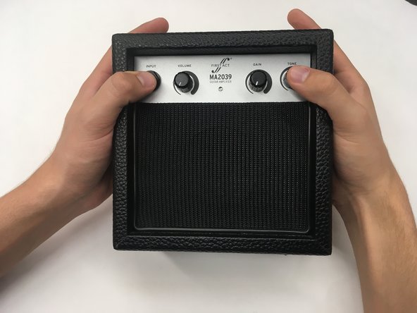 First Act MA2039 Removing Dust: crwdns2935265:03crwdnd2935265:02crwdnd2935265:03crwdne2935265:0