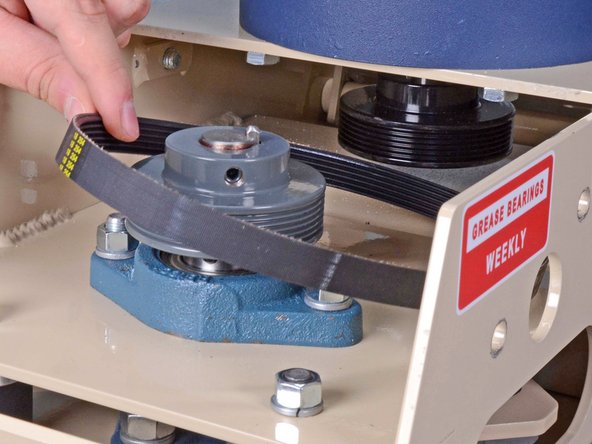 EDCO Floor Stripper TS8 .75L (2017) Striker Plate Replacement: crwdns2935265:07crwdnd2935265:02crwdnd2935265:02crwdne2935265:0