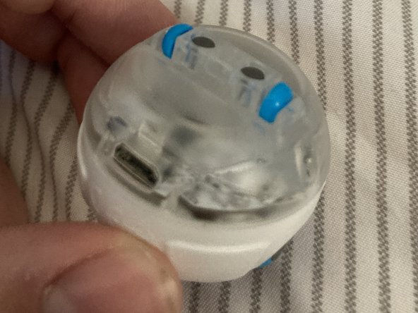 Sphero Mini Battery Replacement, Put the top case back on: crwdns2935265:07crwdnd2935265:02crwdnd2935265:02crwdne2935265:0