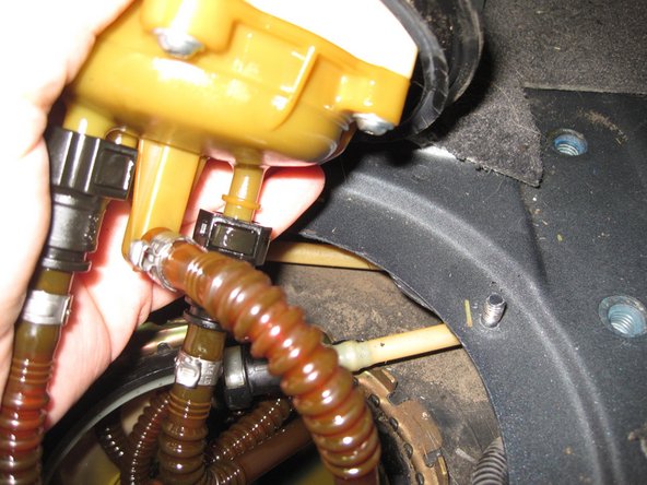 Fixing 2004-2010 Volkswagen Touareg Touareg Gas Leak: stap 20, afbeelding 1 van 2