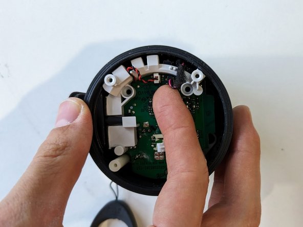 Sony SRS-XB10 circuit board removal, Unplug the top cables: crwdns2935265:04crwdnd2935265:03crwdnd2935265:03crwdne2935265:0