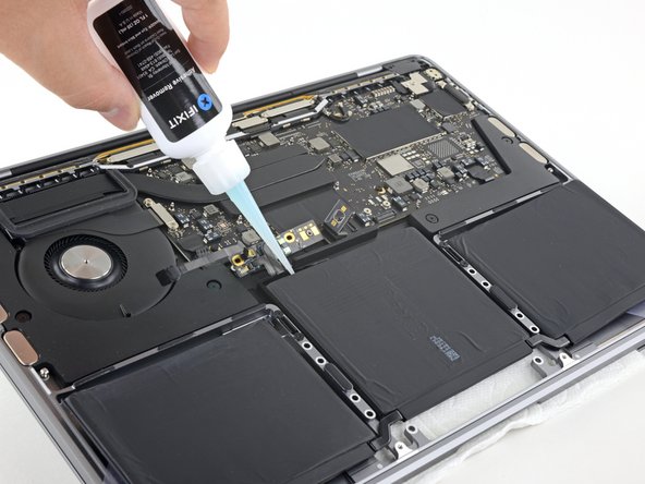 MacBook Pro 13" 2022 (M2) Battery Replacement, Soften the adhesive: crwdns2935265:035crwdnd2935265:02crwdnd2935265:03crwdne2935265:0