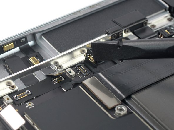 iPad Pro 12.9" 2nd Gen Battery Replacement, Disconnect the top right interconnect cable: crwdns2935265:047crwdnd2935265:02crwdnd2935265:02crwdne2935265:0