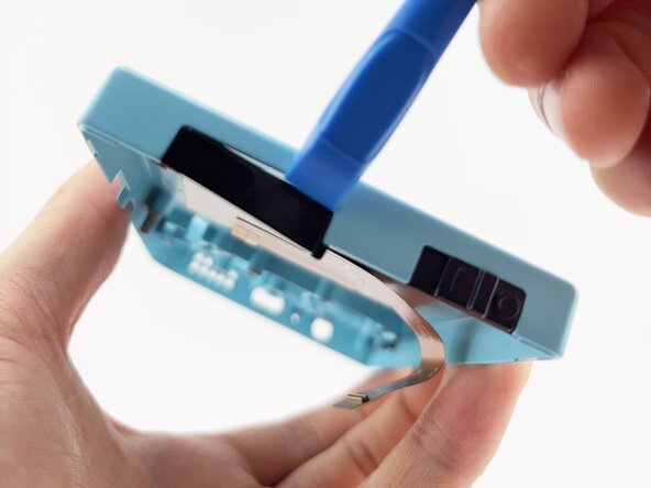 Disassembling ModRetro Chromatic (Released Mid-2025), IR Window: 步骤 9 中的图像 1，3