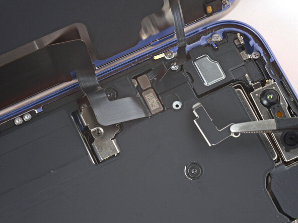 iPhone 17 Pro Battery Replacement, Remove the covers: crwdns2935265:020crwdnd2935265:02crwdnd2935265:03crwdne2935265:0