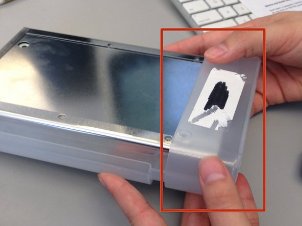 Remplacement du boîtier du lecteur de disque USB Imation Superdisk: étape 5, image 1 de 2