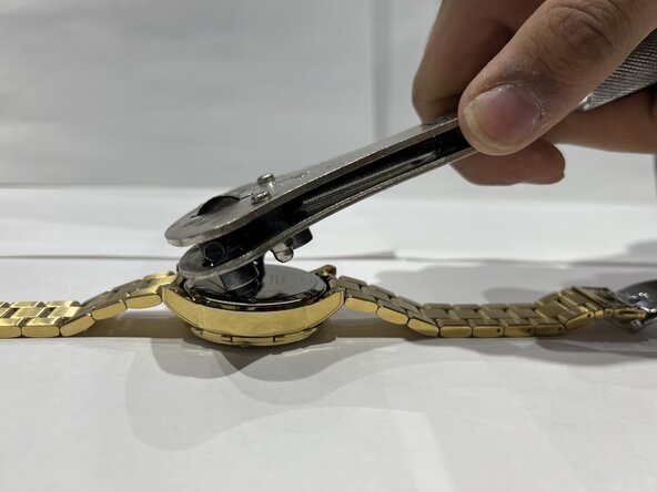 How to Replace a Guess W0016L2 Watch Battery: crwdns2935265:03crwdnd2935265:02crwdnd2935265:03crwdne2935265:0