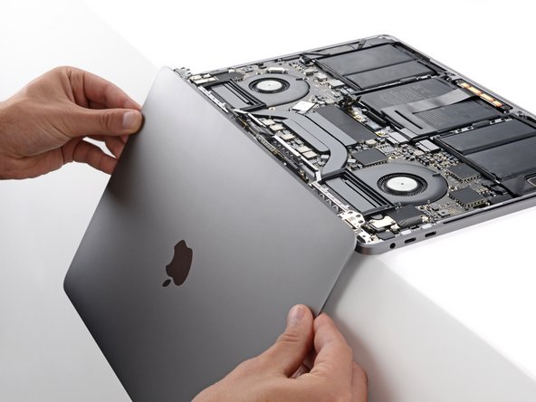 MacBook Pro 13" Touch Bar 2018 Screen Replacement, Remove the screen: crwdns2935265:032crwdnd2935265:02crwdnd2935265:03crwdne2935265:0