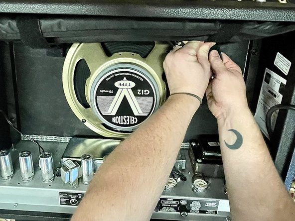 Fender 68 Custom Deluxe Reverb Speaker Replacement: crwdns2935265:06crwdnd2935265:02crwdnd2935265:03crwdne2935265:0